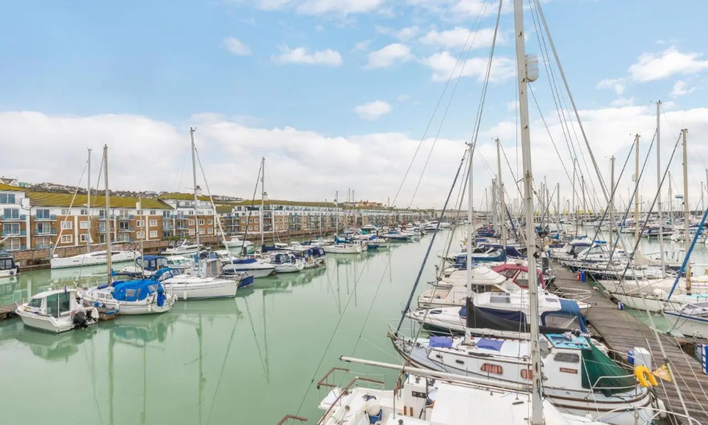 On the Water -waterside Studio With Terrace Overlooking the Harbour