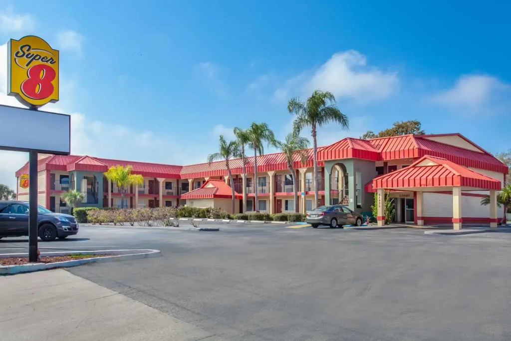 Super 8 By Wyndham Clearwater/Us Hwy 19 N