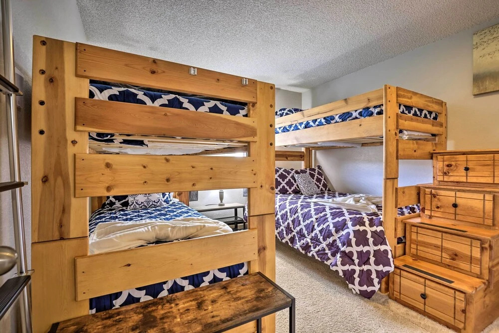 Cozy Mountain Fraser Condo w/ Pool & Hot Tub!