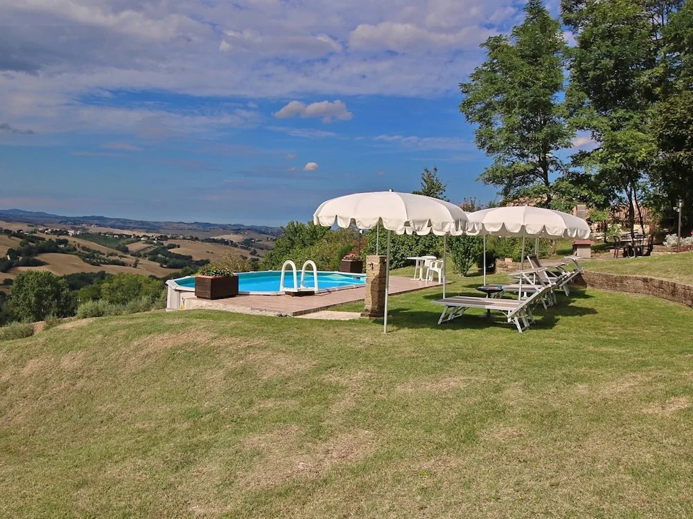 Flat in Piticchio With Scenic Views & Pool