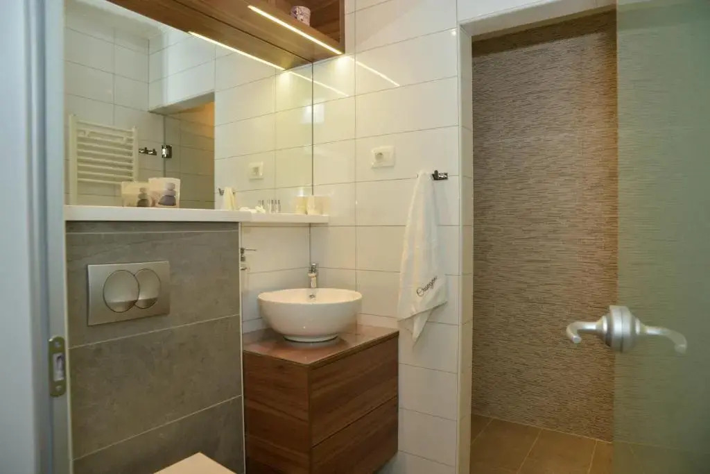 Fifi apartment w. parking in old town