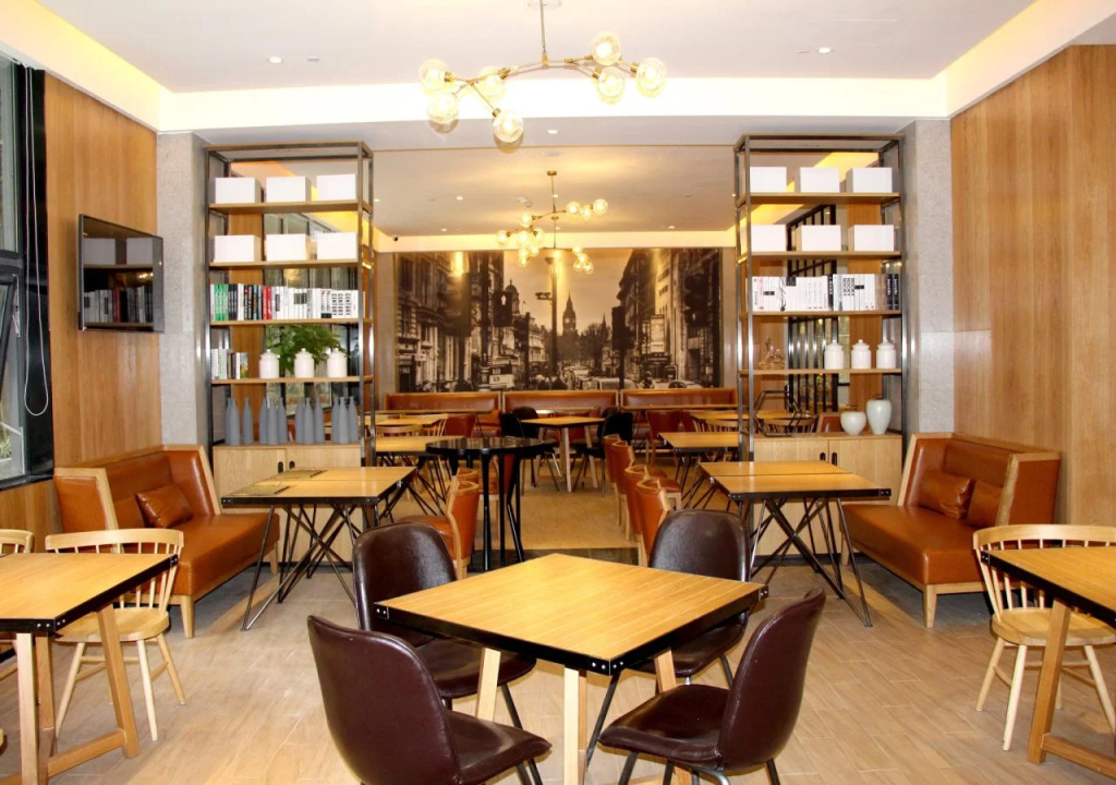 QI Hotel