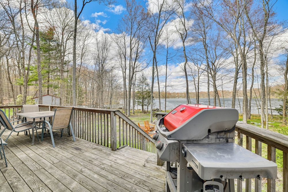 Pocono Lake Home w/ Fire Pit: Walk to Ski Hill!