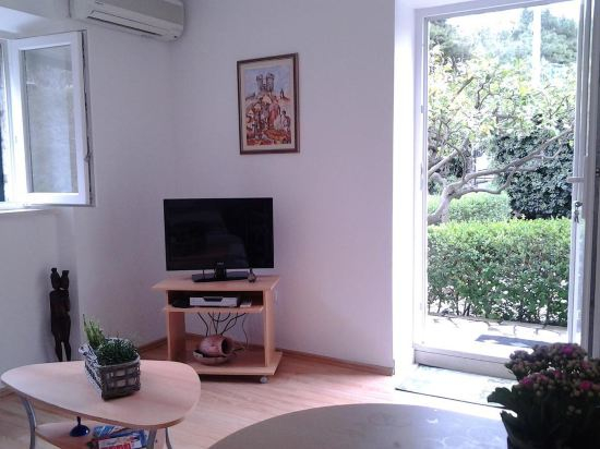 Apartments Corner