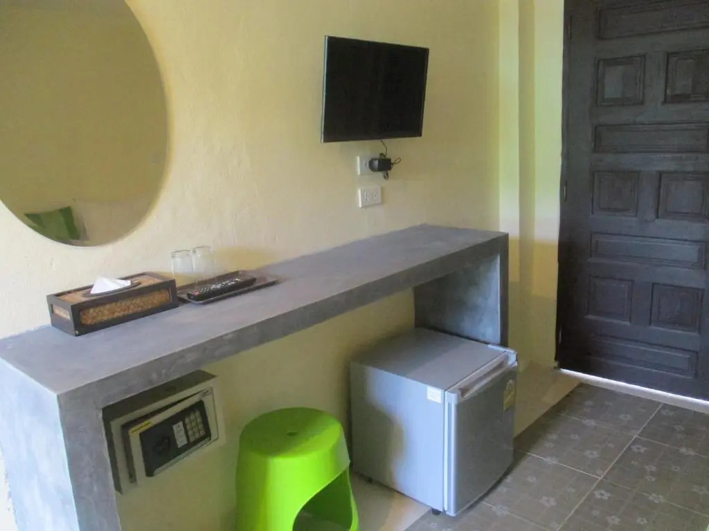 Phi Phi Green House & Sunsky Hostel