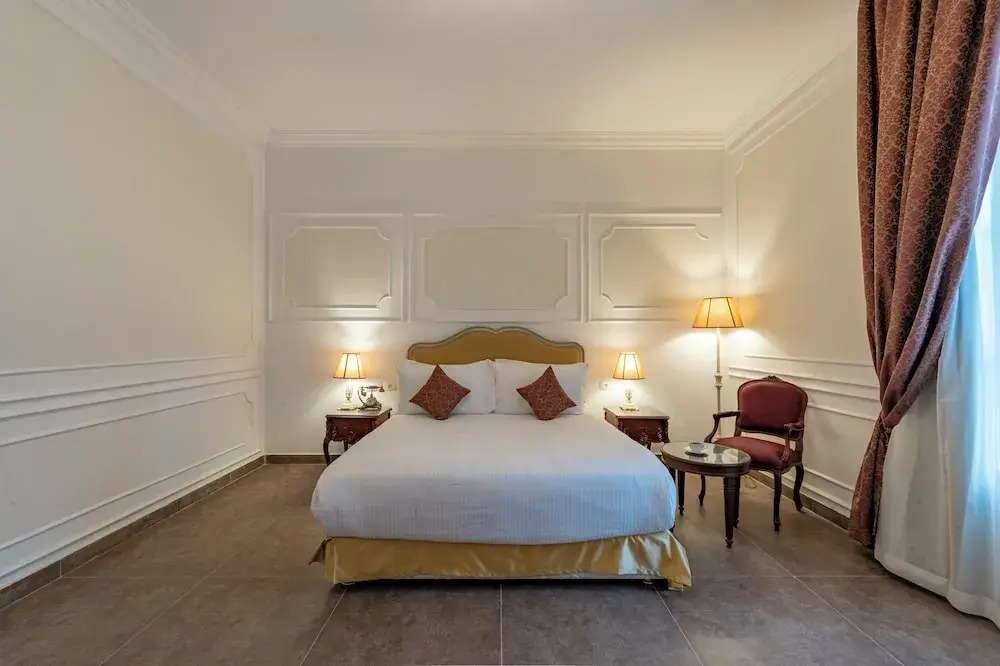 Maison Maxim De Lesseps