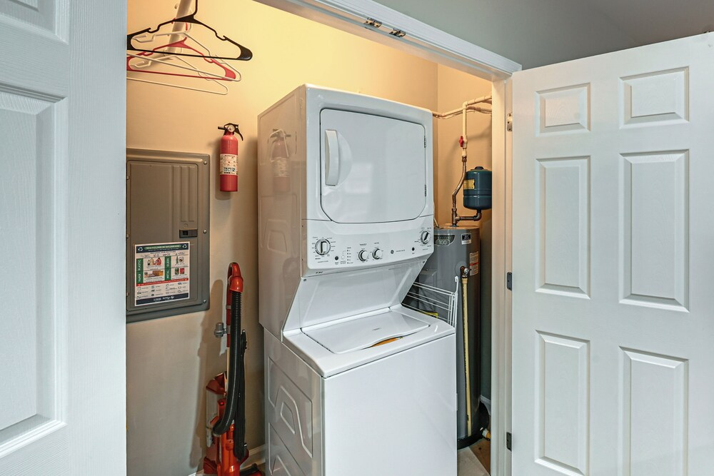 Bay-n-beach! Comfy Coastal Condo in Lewes!