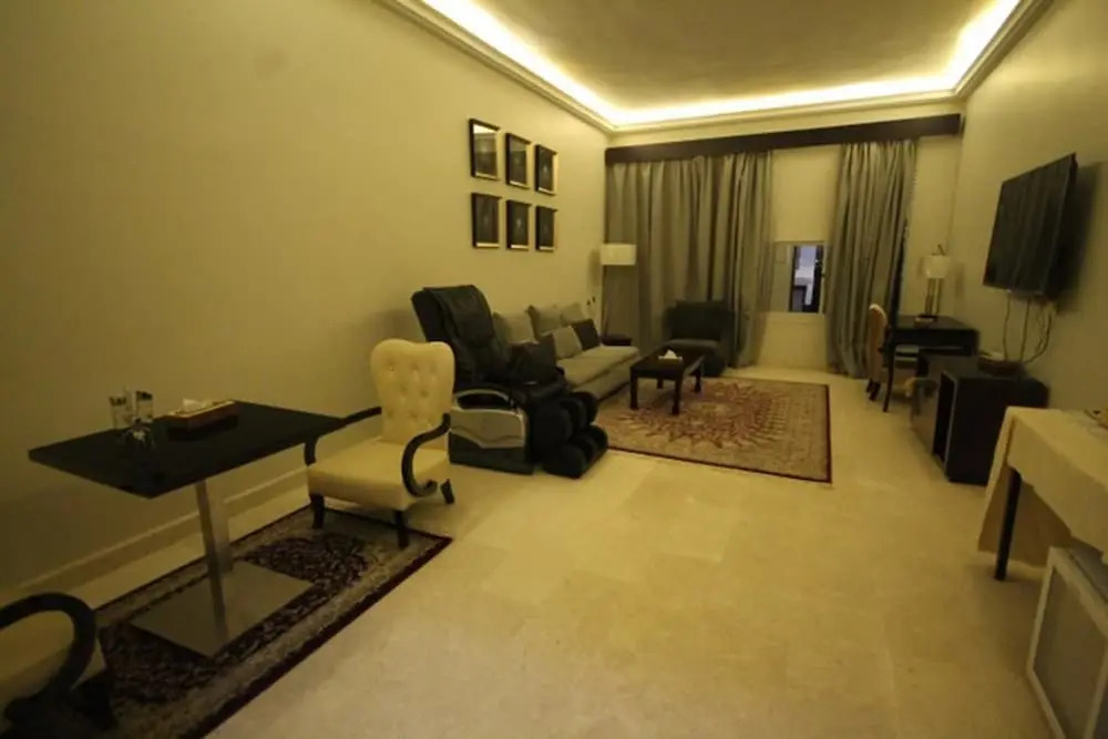 Bhanis Hotel