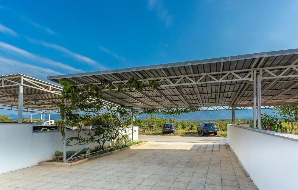 3 Bedroom Stunning Home In Omisalj