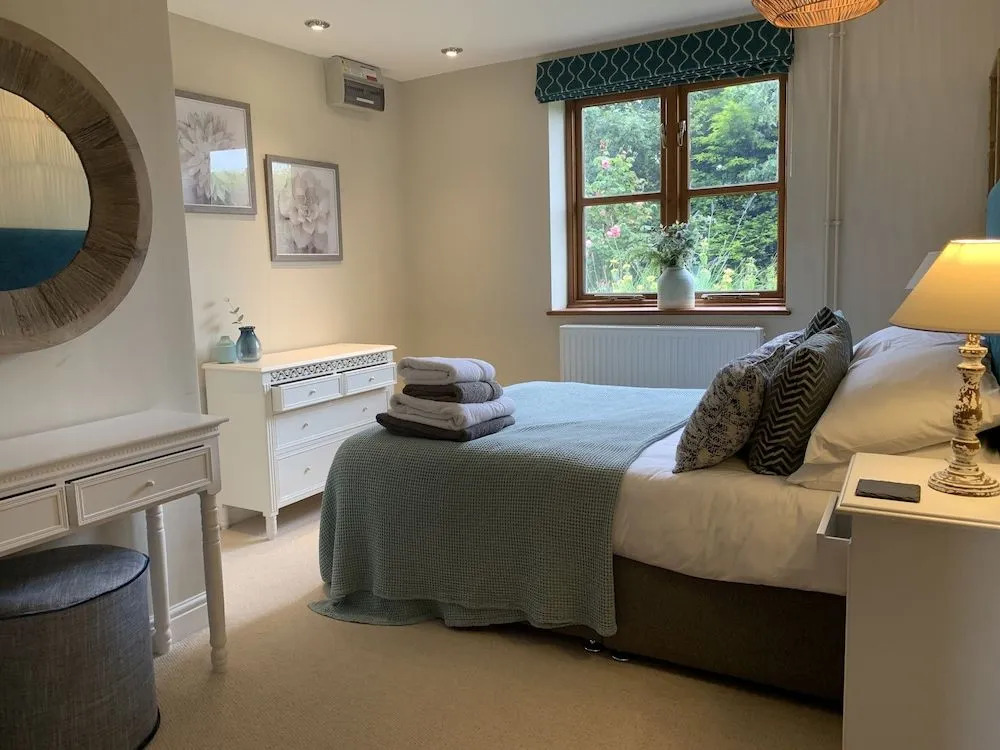 Vineyard Cottage Sleeps 4 with Garden