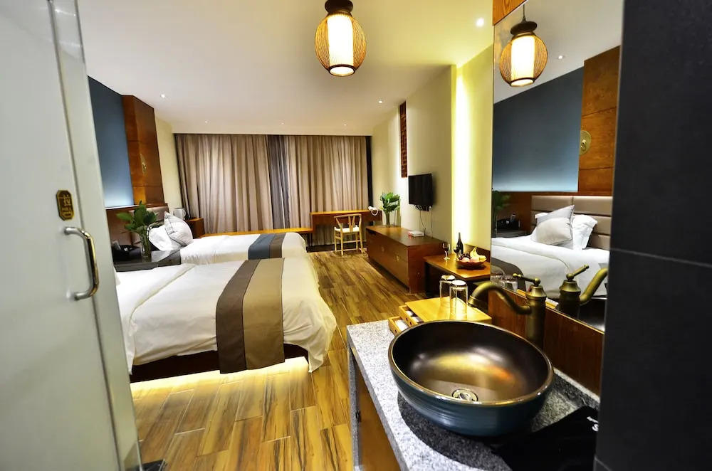 CTN LiRiver Boutique Hotel