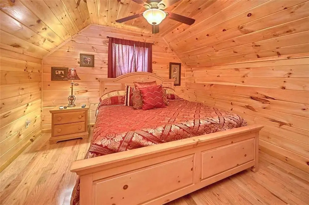 Good Times 3 Bedroom Home with Hot Tub
