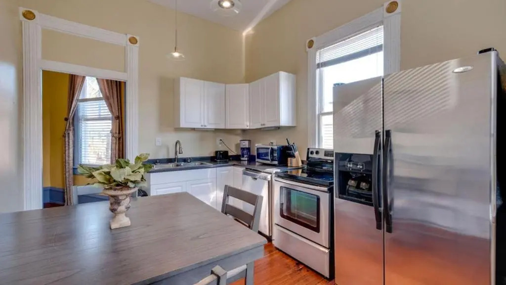 Forsyth Park 2 Bedroom Beauty