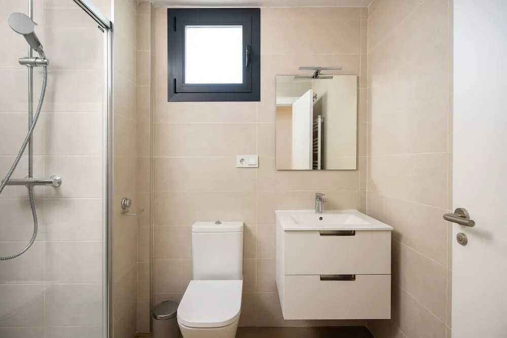 AS EXT Estp ONE 80 Suites 211a