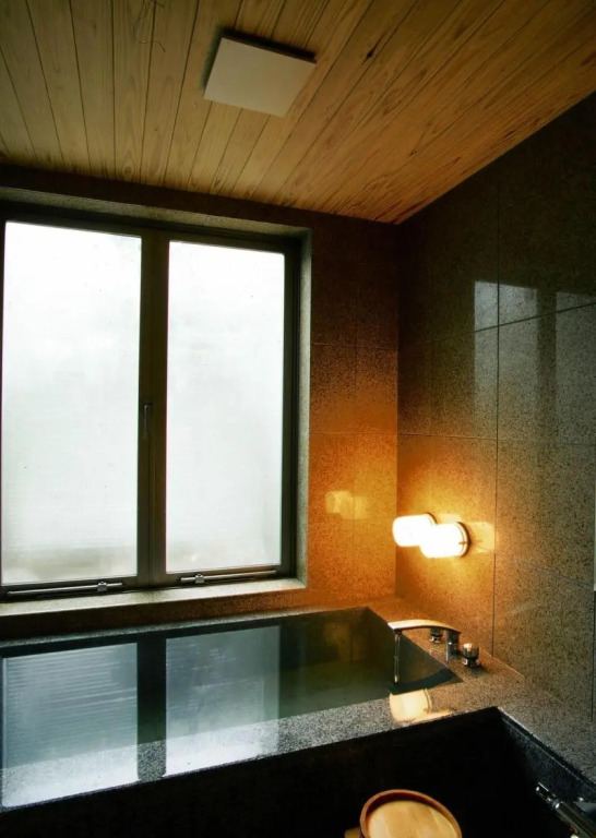 OTARU RETREAT KURAMURE by Onko Chishin
