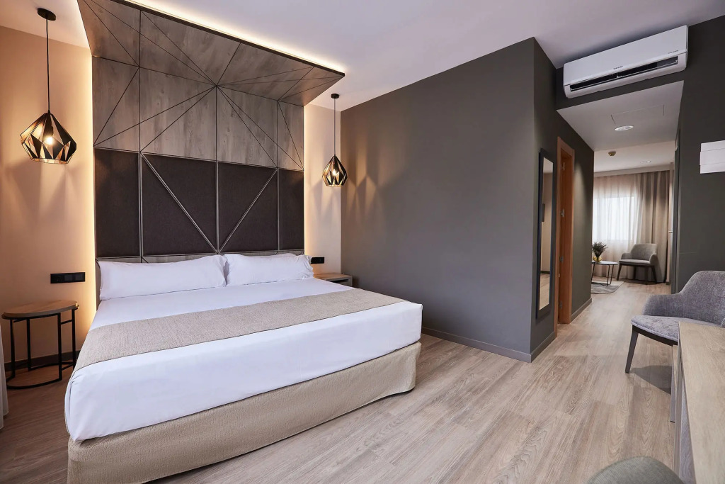 Hotel Bristol 4 Sup