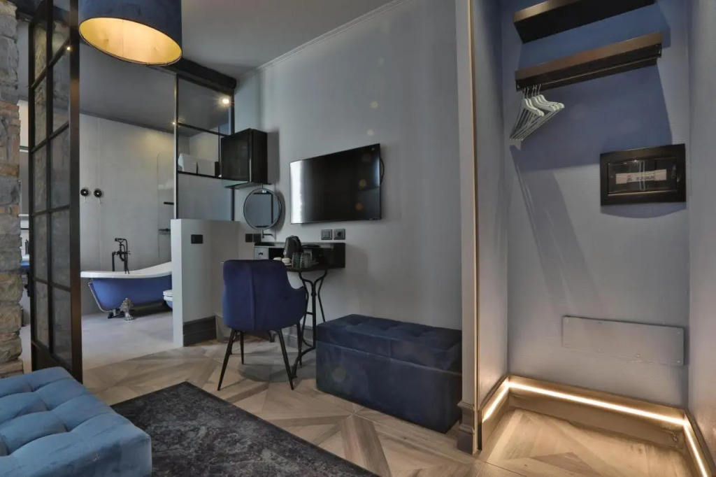 FORVM bijoux ROOMS