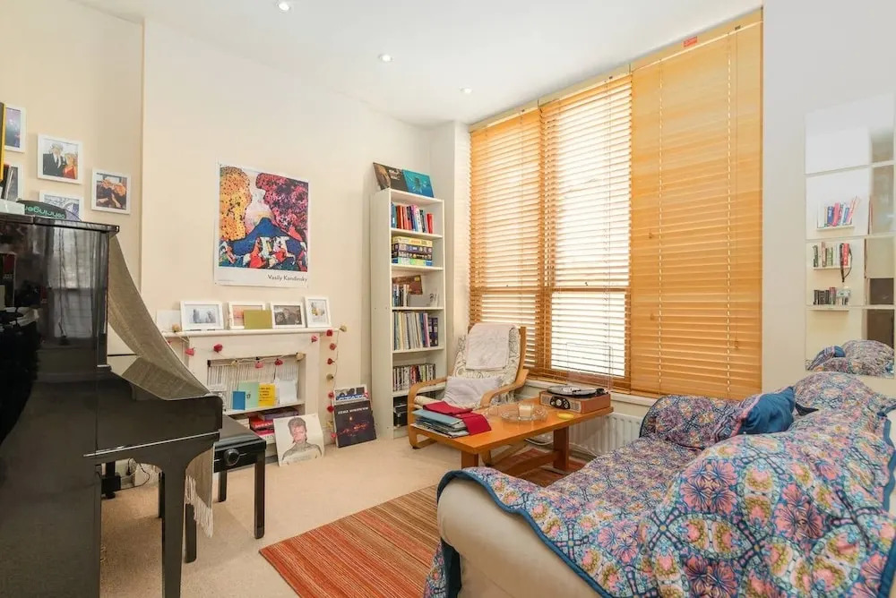 Charming 2 Bed Home In West Kensington Fits 4