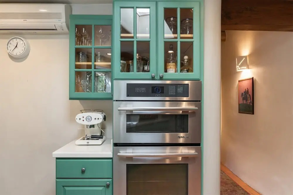 Garcia St. Adobe - Historic District, Close to Canyon Road, Three Master Bedrooms, Great Outdoor Space