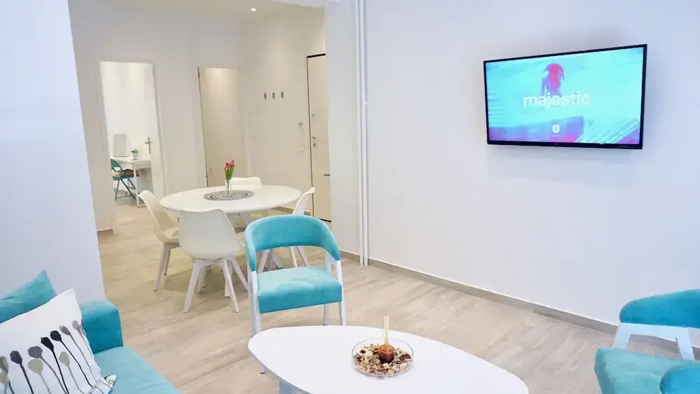 Minimal Fresh Design Apt in Athens