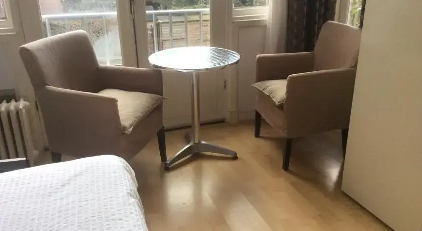 B&B Glancingview