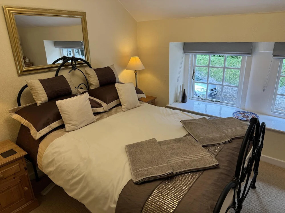 Stunning Cottage - 3 Bedrooms & 3 Bathrooms