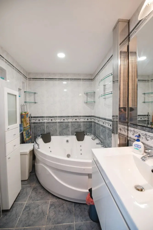 Nicopole Apartment