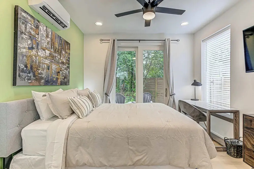 Pet Friendly Quiet Neighborhood Near S. Lamar