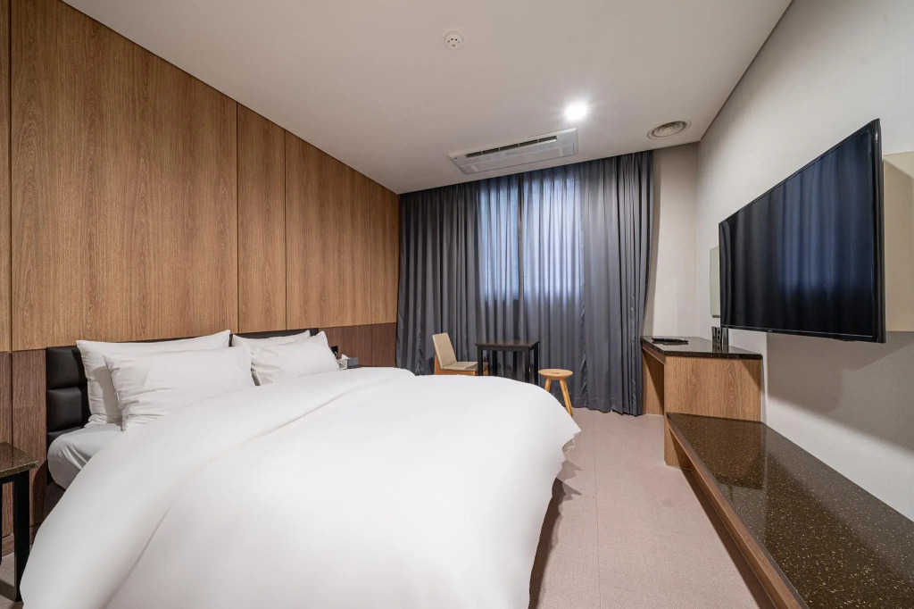Bricks Hotel