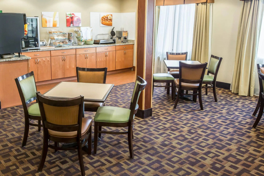 Quality Inn Chesterton near Indiana Dunes National Park I-94