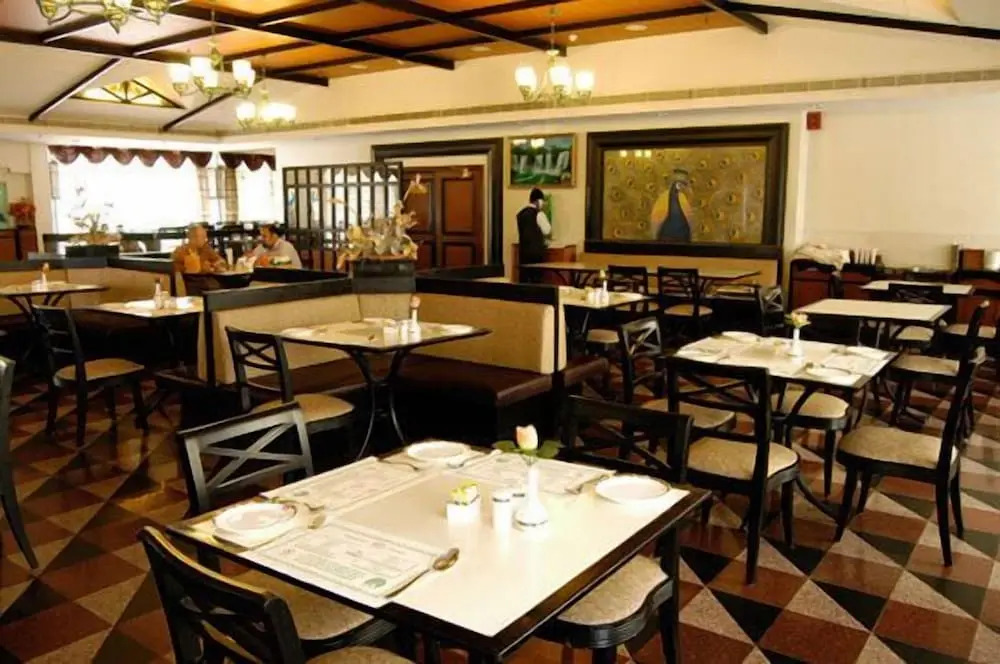 Kamat Lingapur Hotel