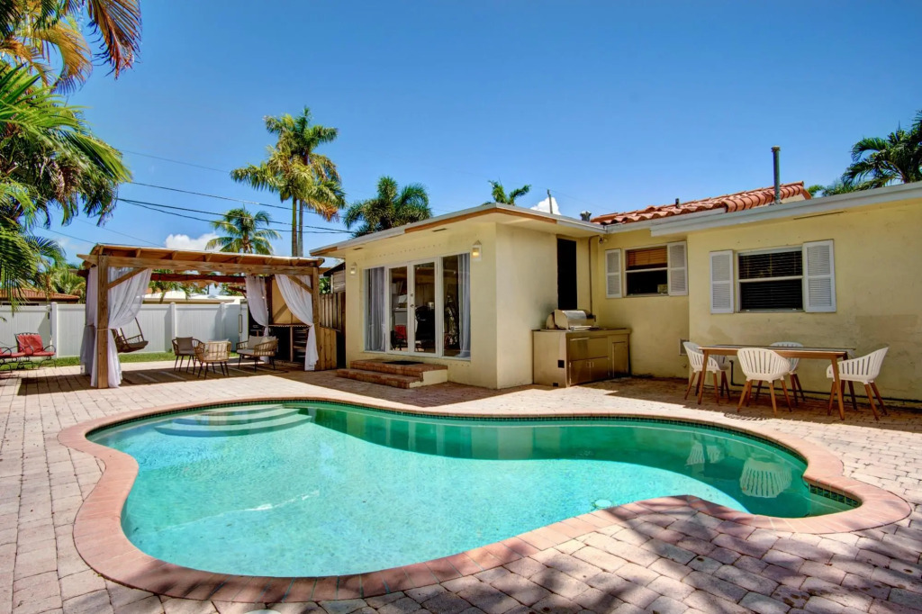 Tropical Oasis Fantastic 4 BD 3 BTH Home