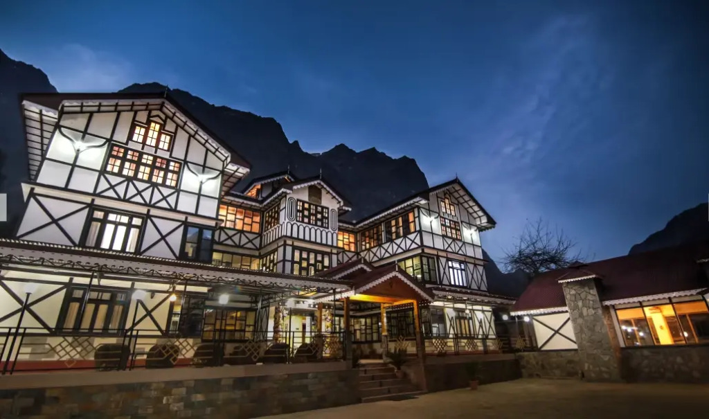Etho Metho Hotel by RightClique