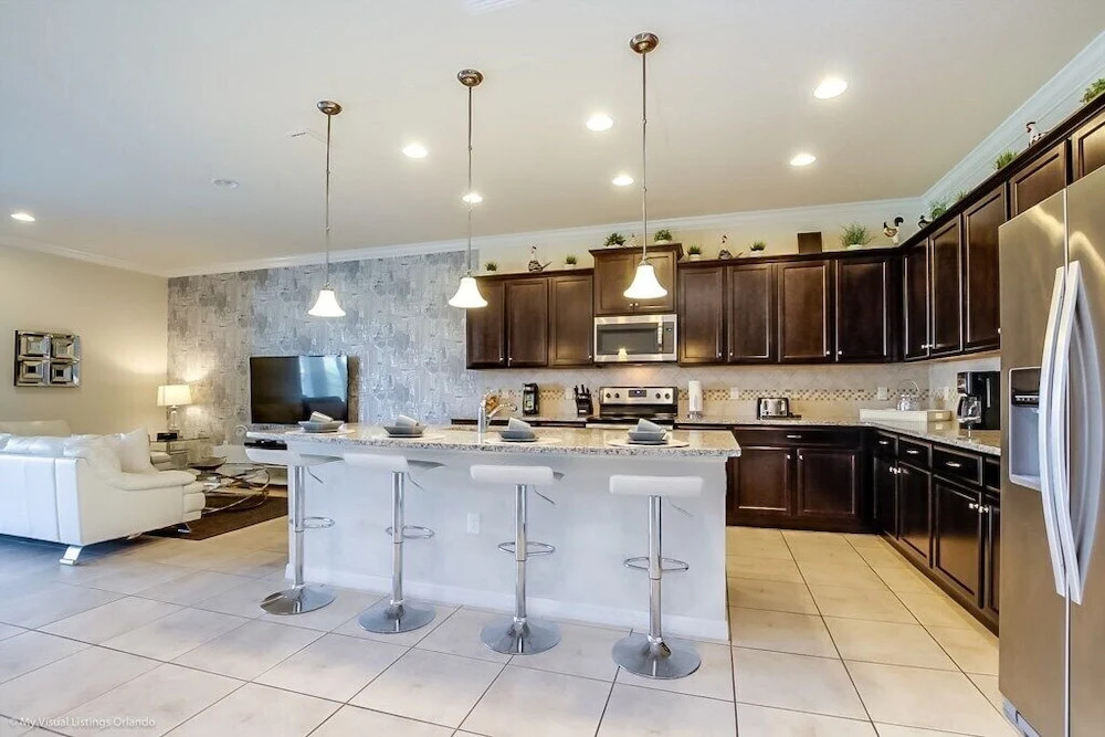 New Lake Front Pool, Movie Theater, Games & More! 8 Bedroom Villa