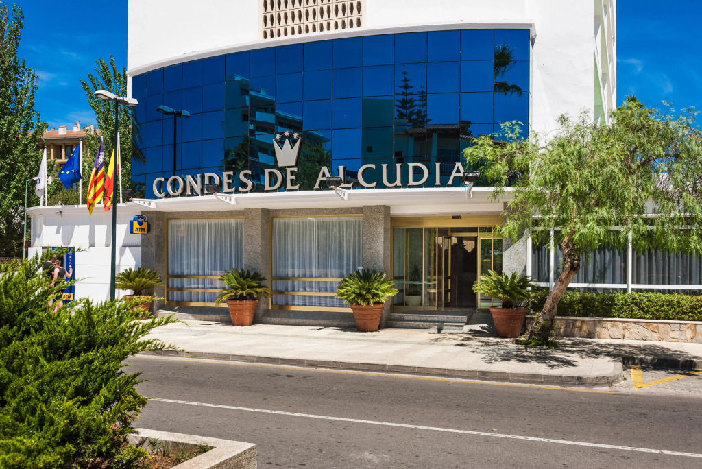 Отель Globales Condes de Alcudia