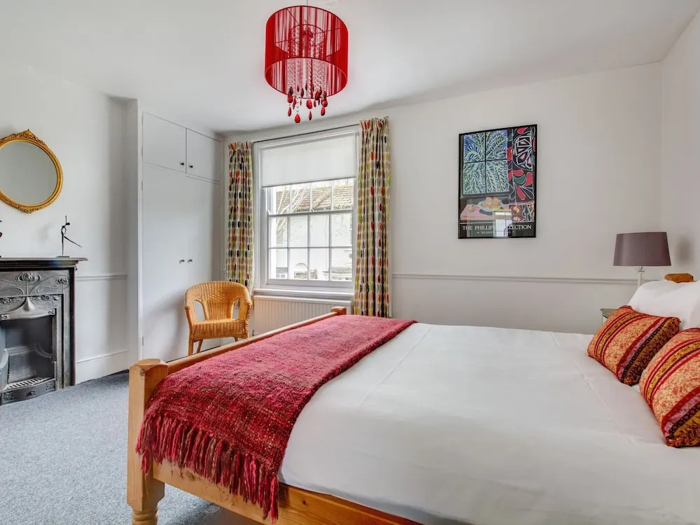 Light and Spacious Cottage, Located in the Pleasant Centre of Brighton