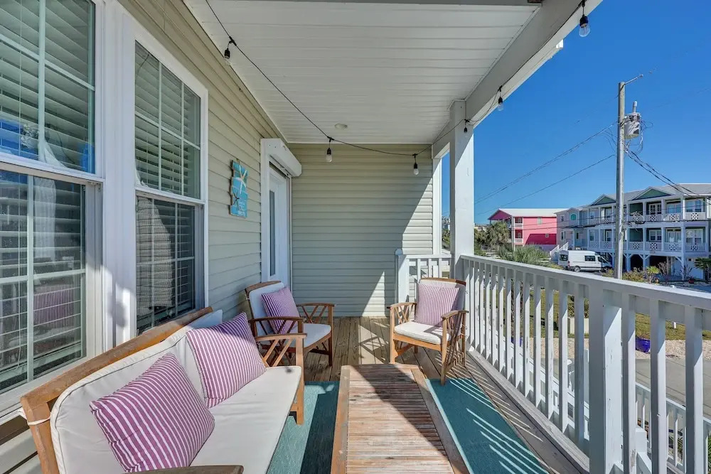 Townhome w/ 2 Decks: Walk to Ocean!