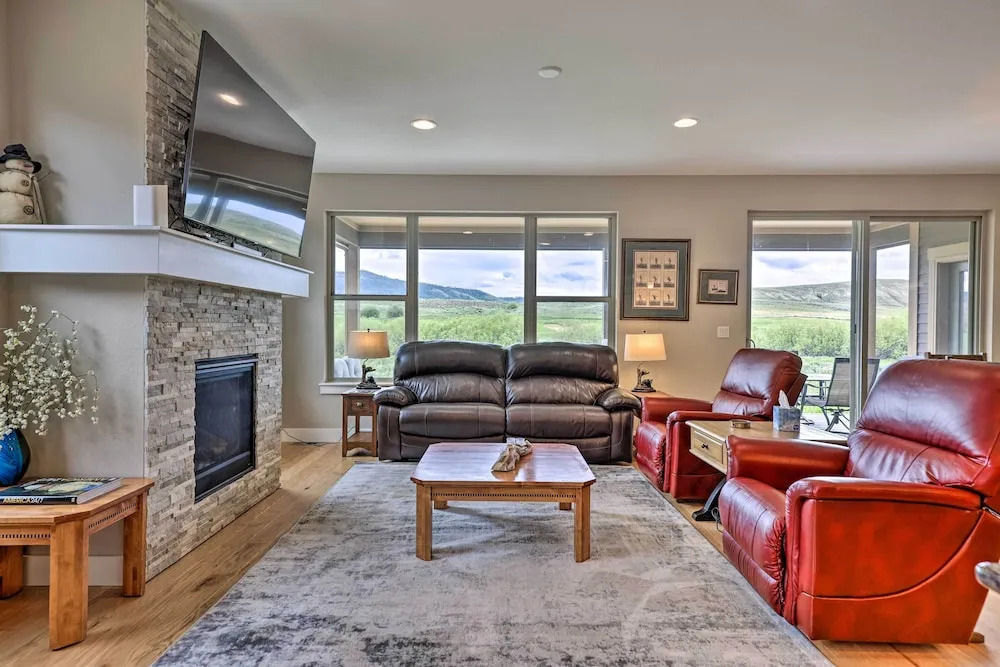 3 Mi to Granby Ranch: Home w/ Hot Tub & Mtn Views!