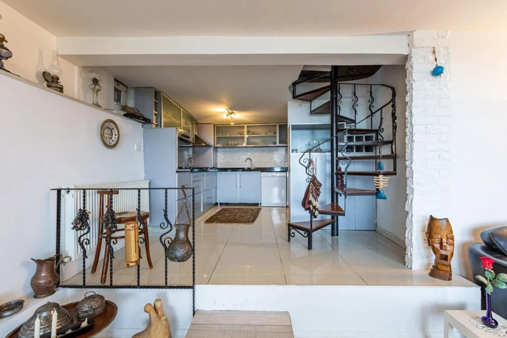 Unique House with Tree Inside near Sea in Maltepe