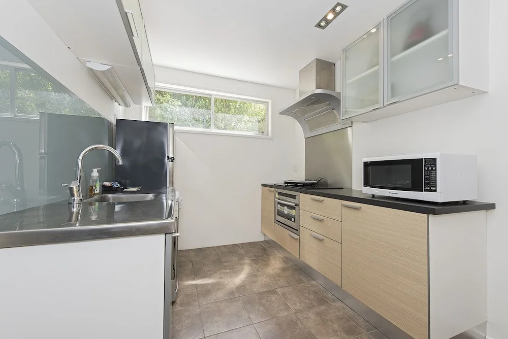 Perfect Central Location, 1/2 way CBD & Airport
