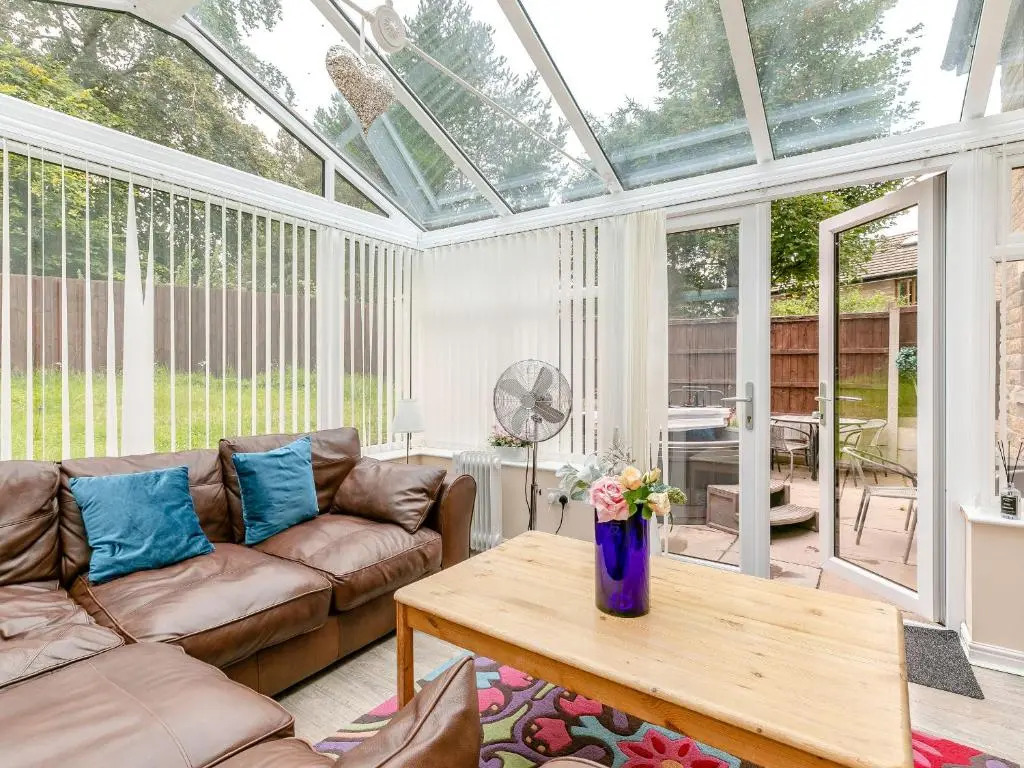 2 Carr Farm Close