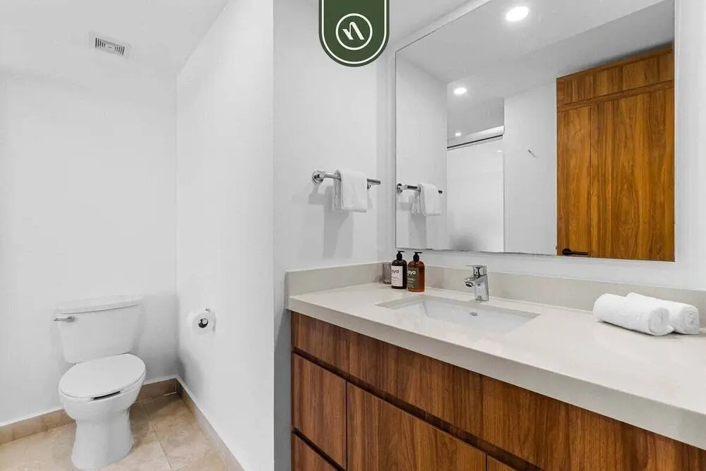 Brand New Oceanview Studio - Pools - Beach - Gym
