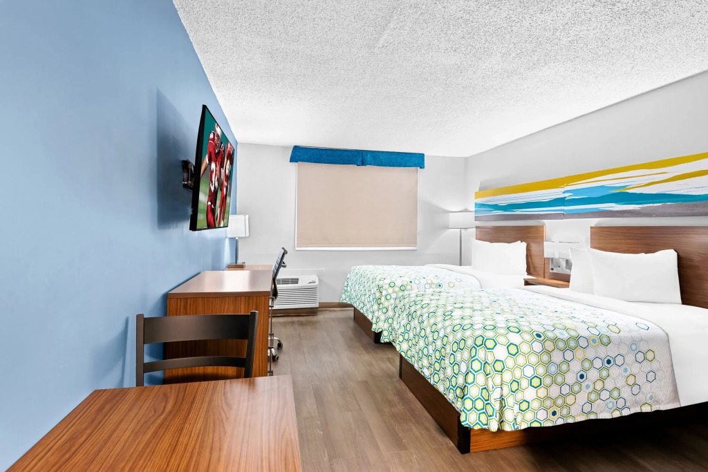 HomeTowne Studios by Red Roof & Conference Center Cortland