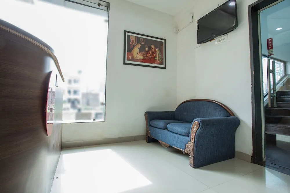 OYO 7421 Hotel Relex