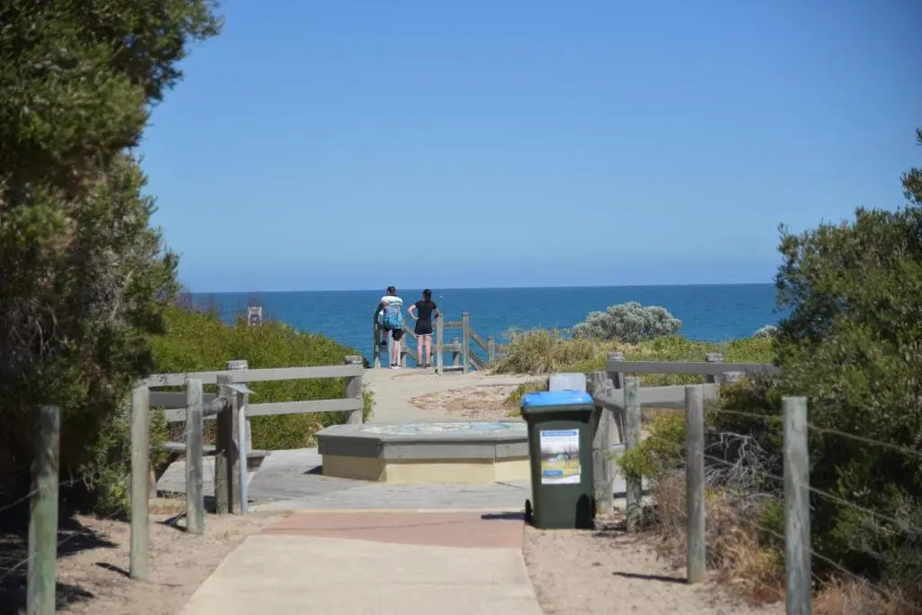 Halls Head Heaven Close To Beach sleeps 8