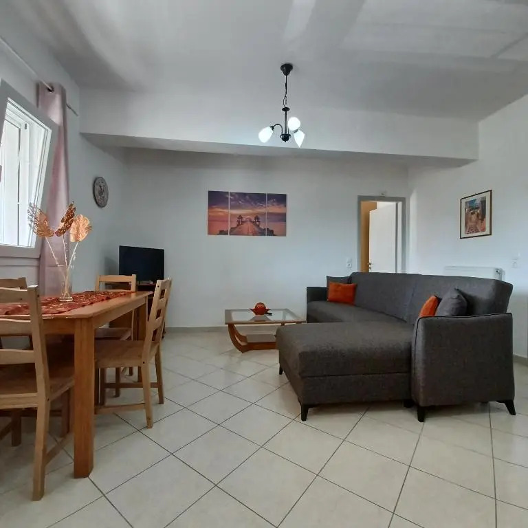 Eleonas Apartment 2, Lygia
