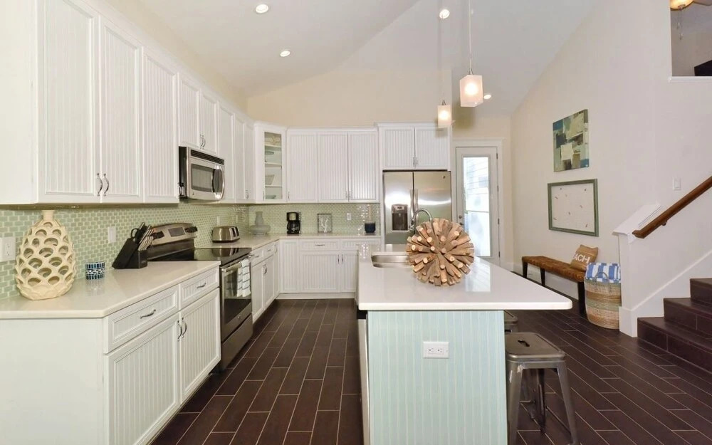 On Turtle Time - Beautifully Updated wHeated Pool Covered Porches Beach Gear Walk to Beach