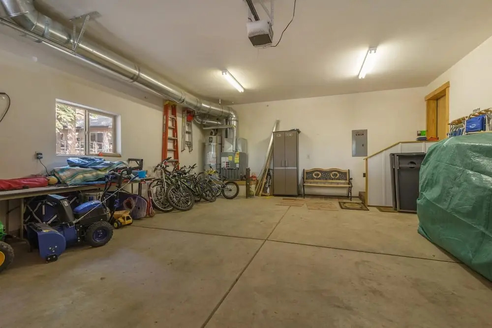 Spacious Mountain Modern Home Sleeps 12 in KB!