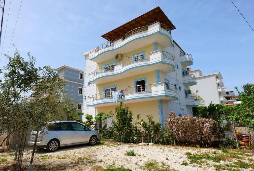 Kristal Apartments
