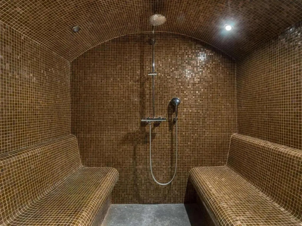 Chalet de Luxe à Val d'Isère avec Jacuzzi et Hammam - FR-1-567-8